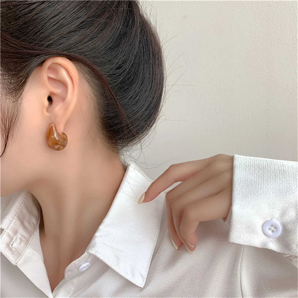 Brown Resin Marbled Chunky C-Shape Huggie Earrings