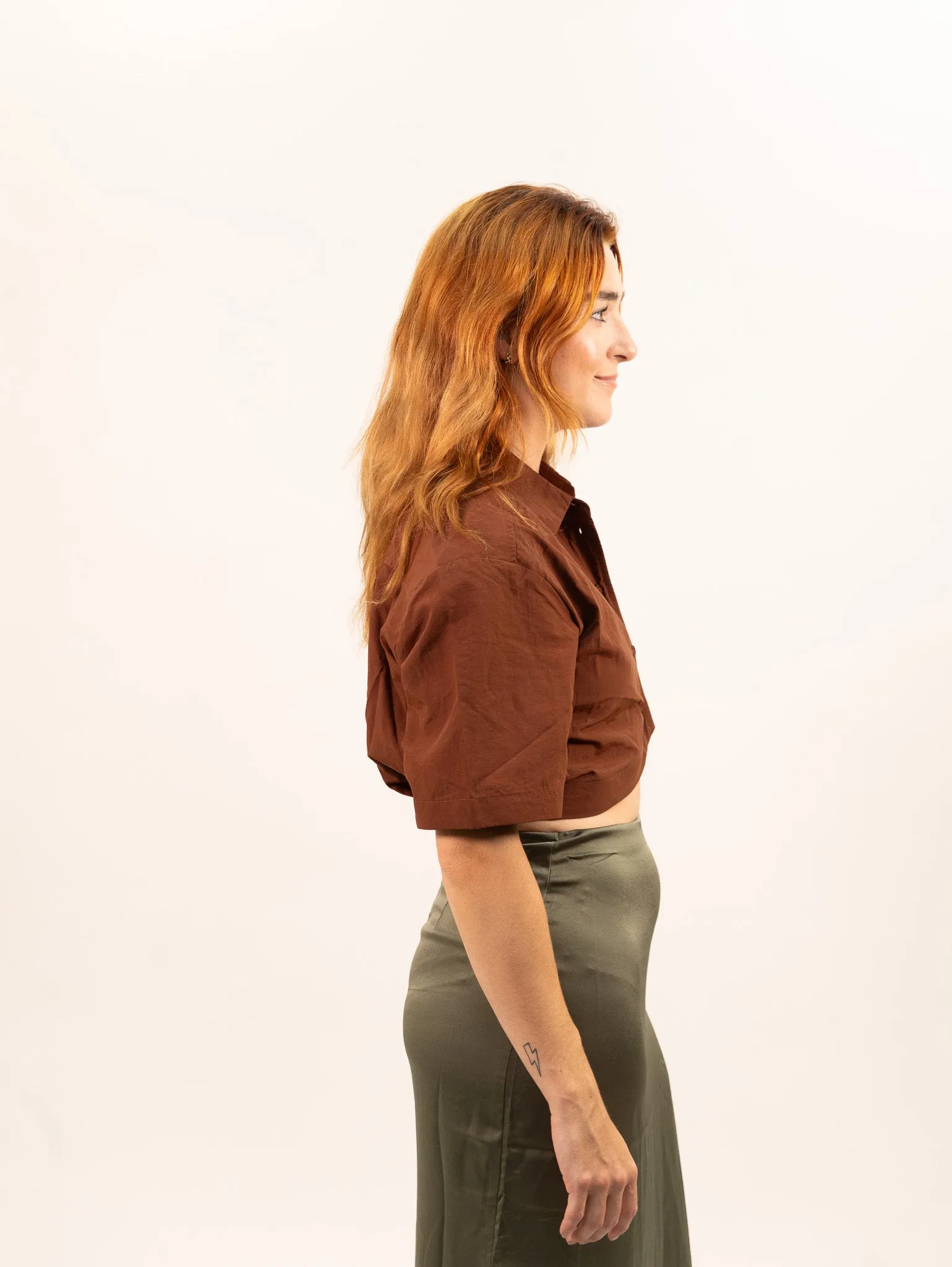 Moon River Solid Cropped Short Sleeve Shirt - Brown
