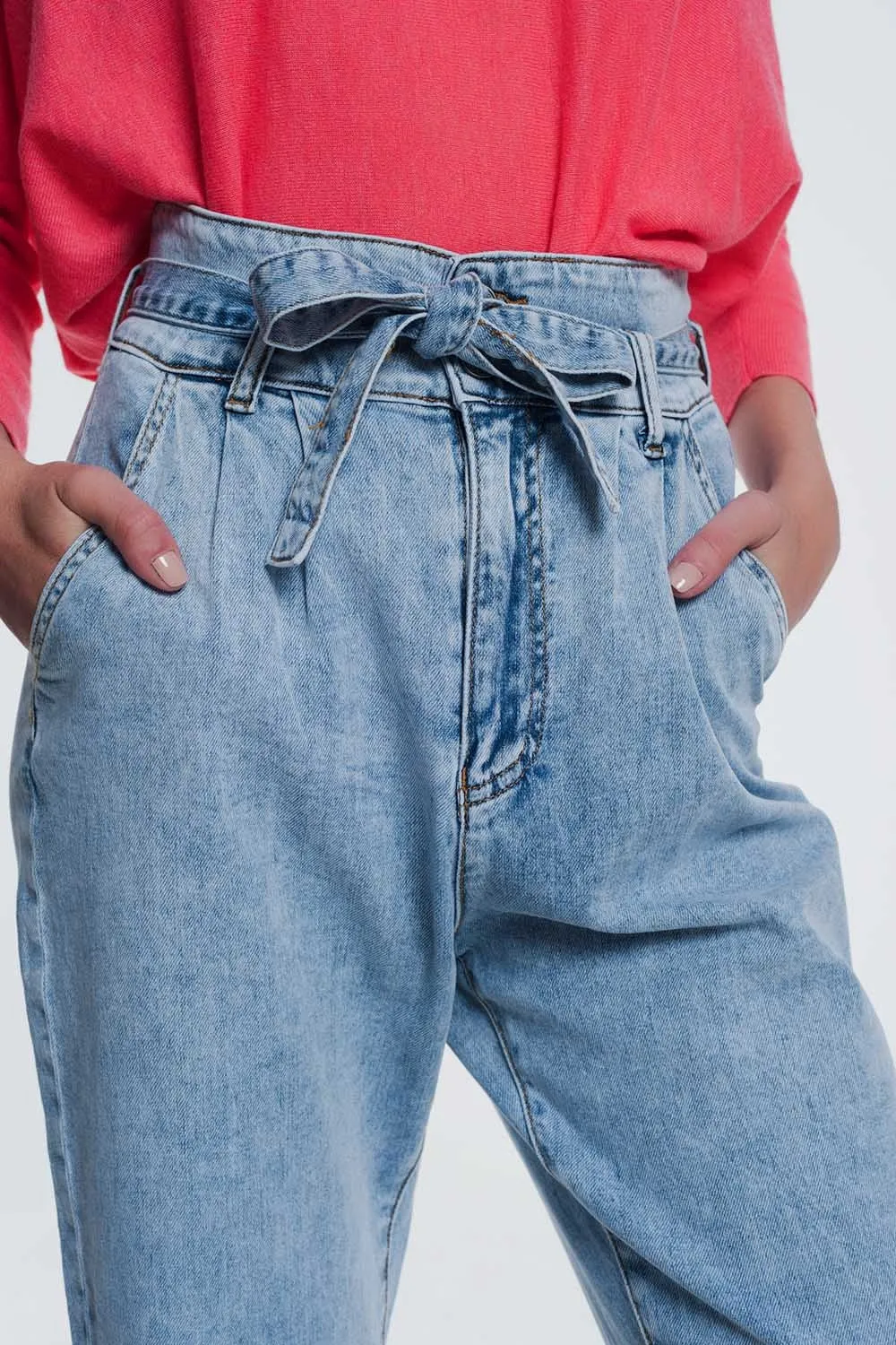 Straight Cut Belted Jeans in Light Denim