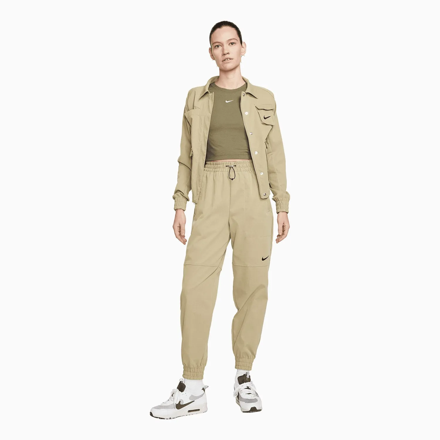 Women's Sportswear Essentials Outfit